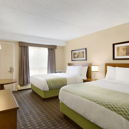 Colonial Square Inn & Suites Saskatoon Exterior photo