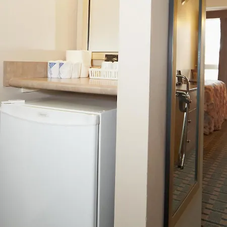 Colonial Square Inn & Suites Saskatoon Room photo
