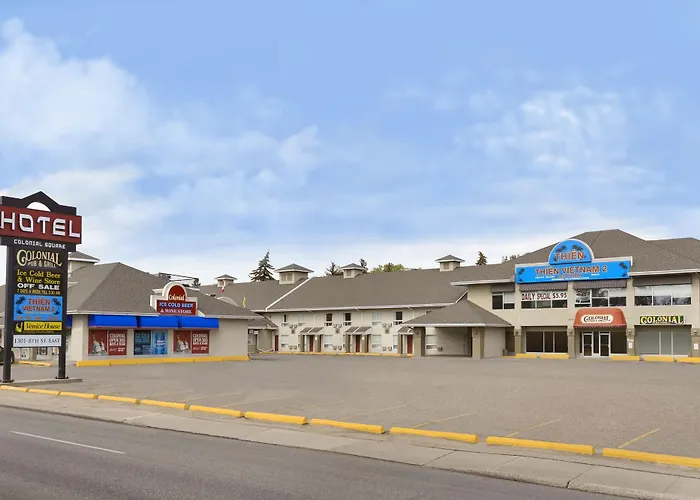 Colonial Square Inn & Suites